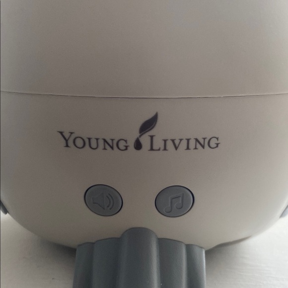 Feather the Owl Diffuser Young living - Picture 3 of 5
